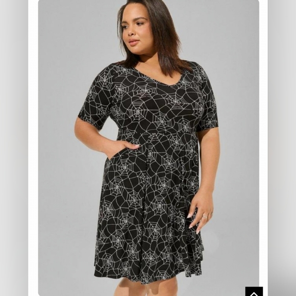 NWT Torrid 2 Spider Web Black Mini Super Soft Skater Dress 2X 18 20 - Picture 3 of 9